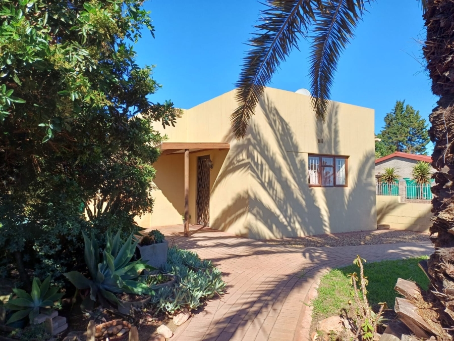 6 Bedroom Property for Sale in Vredenburg Western Cape